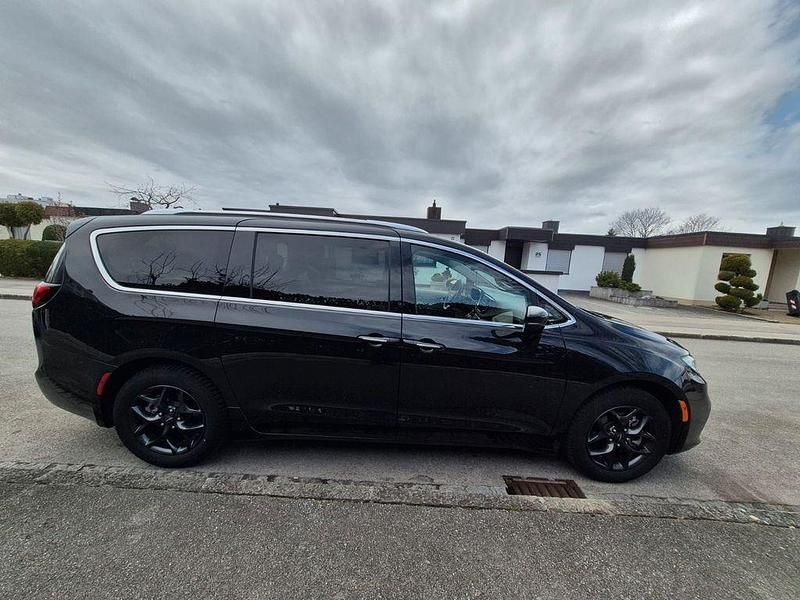 Gebraucht Chrysler Pacifica 291 PS (214 kW) 2021 Schwarz Van