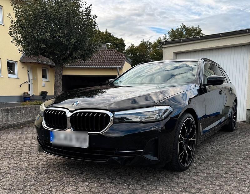 Schwarz Gebraucht 2021 BMW 530 Kombi | 24.900 € (Superpreis) - Bild 1/4