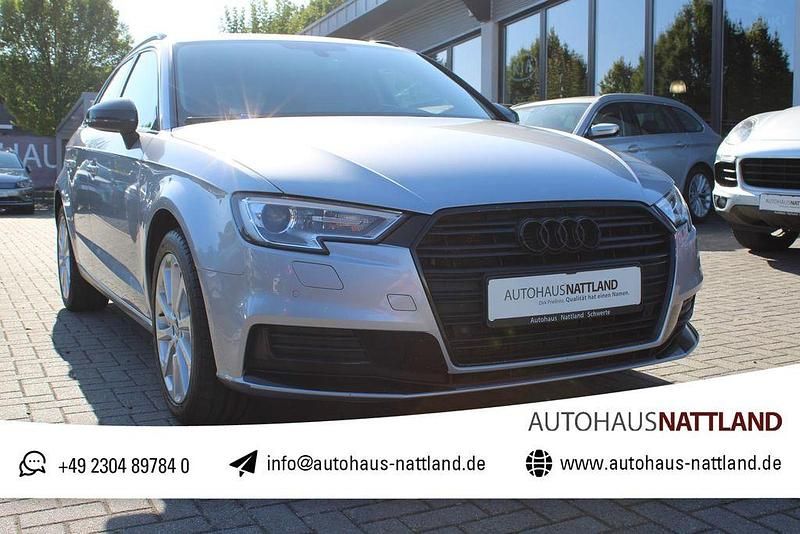 Silber Gebraucht 2018 Audi A3 Sportback Design Limousine | 15.450 € (Fairer Preis) - Bild 1/4