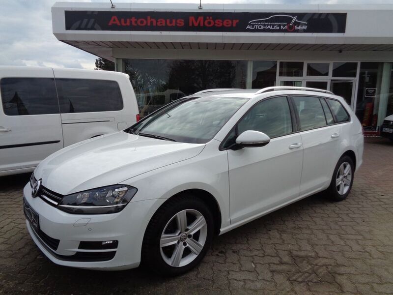 Weiß Gebraucht 2017 VW Golf VII Comfortline Kombi | 14.880 € (Teuer) - Bild 1/4