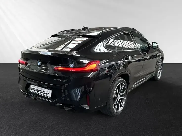 Gebraucht BMW X4 M Sport 190 PS (139 kW) 2023 Saphirschwarz SUV