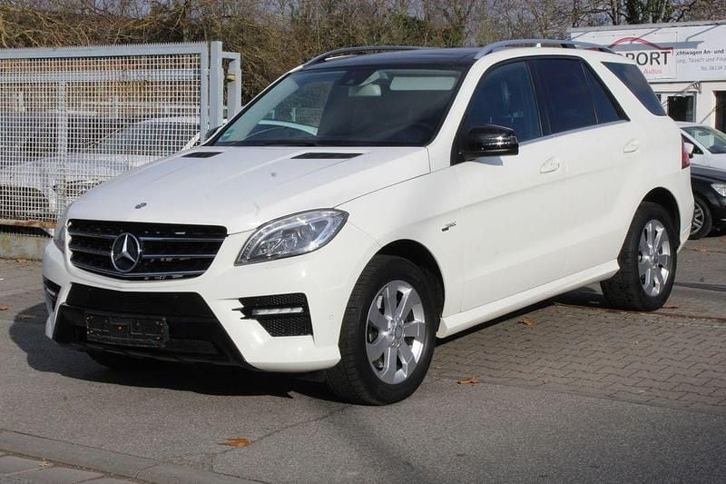 Weiß Gebraucht 2012 Mercedes ML350 AMG line SUV | 20.900 € (Fairer Preis) - Bild 1/4