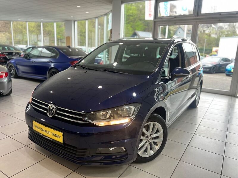 Blau Gebraucht 2019 VW Touran Comfortline Van / Kleinbus | 17.990 € (Fairer Preis) - Bild 1/4