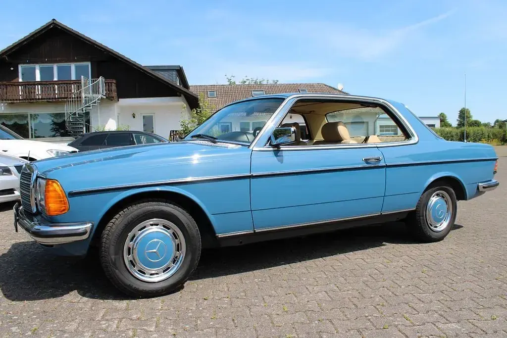 Gebraucht Mercedes 280 184 PS (135 kW) 1984 Blau