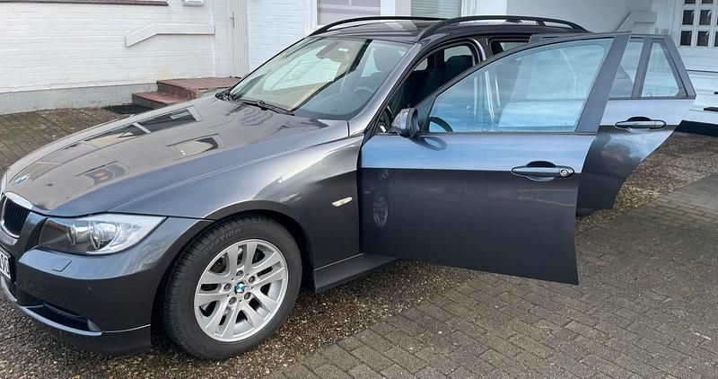 Gebraucht BMW 320 177 PS (130 kW) 2008 Grau Kombi