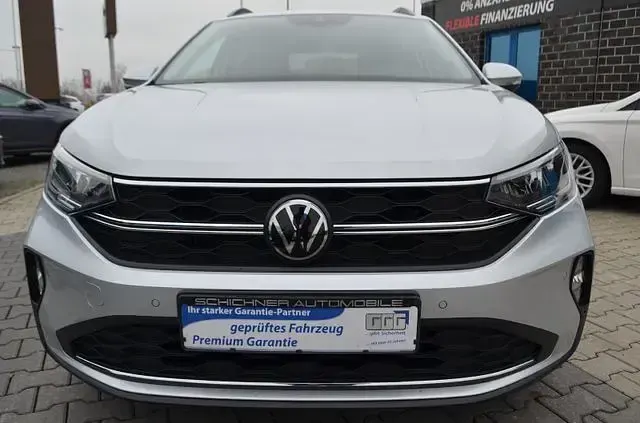 Gebraucht VW Taigo Life 95 PS (69 kW) 2023 Silber (reflexsilber metallic) SUV