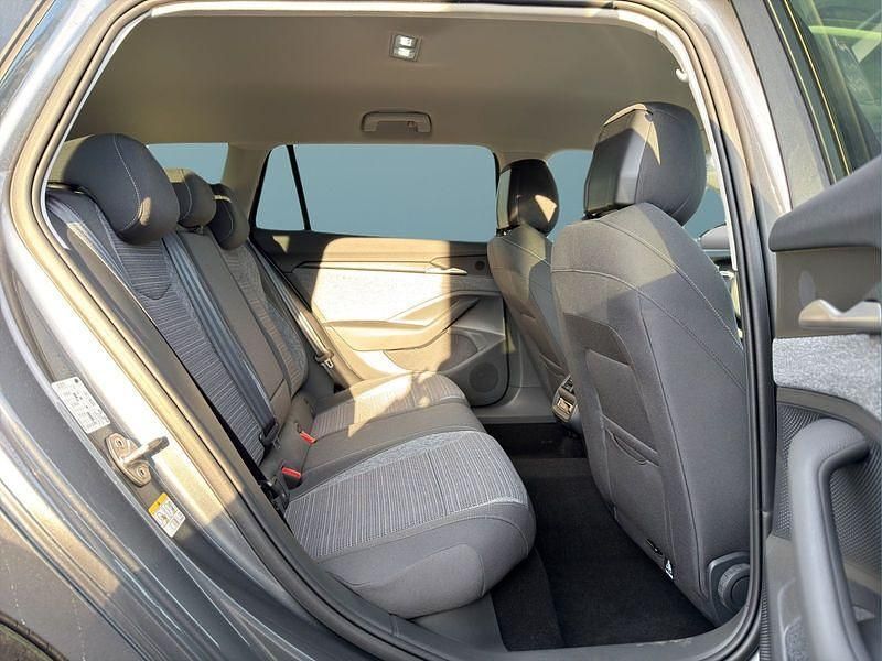 Neu Skoda Superb 193 PS (141 kW) 2025 Grau Kombi