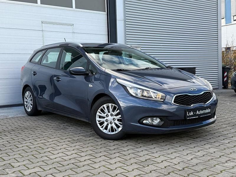 Blau Gebraucht 2012 Kia Ceed Kombi | 6.850 € (Fairer Preis) - Bild 1/4
