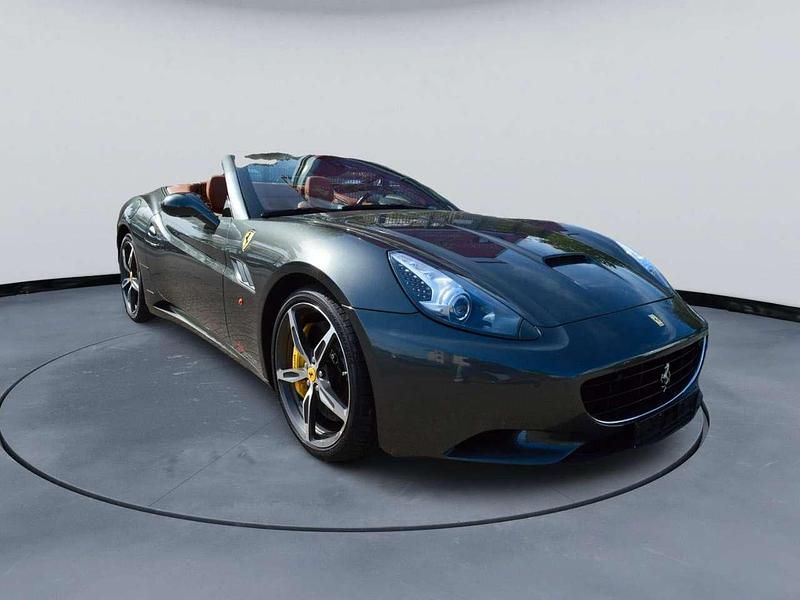 Grau Gebraucht 2010 Ferrari California Cabrio | 95.500 € (Fairer Preis) - Bild 1/4