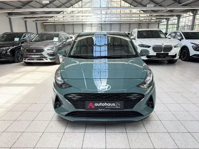 Gebraucht Hyundai i10 Select 67 PS (49 kW) 2024 Grün Kleinwagen