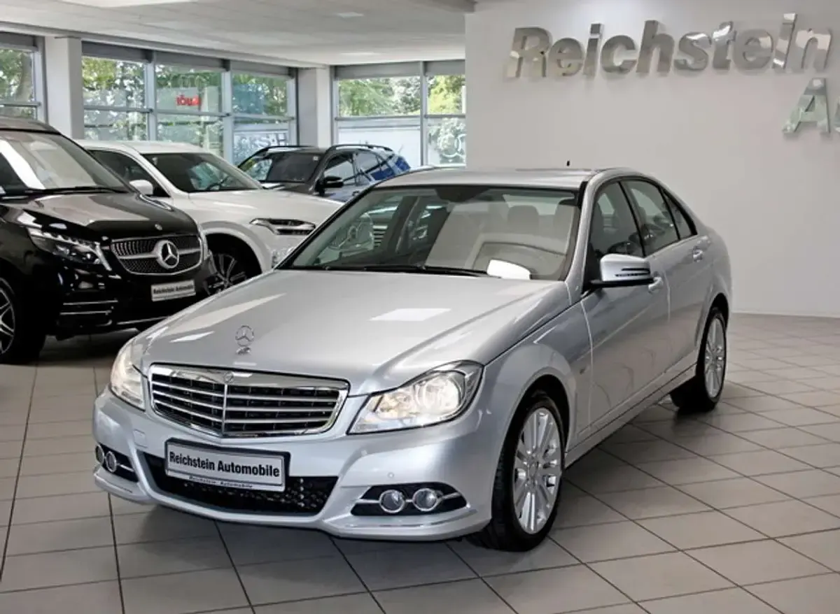 Gebraucht Mercedes C350 306 PS (225 kW) 2011 Iridiumsilber Limousine