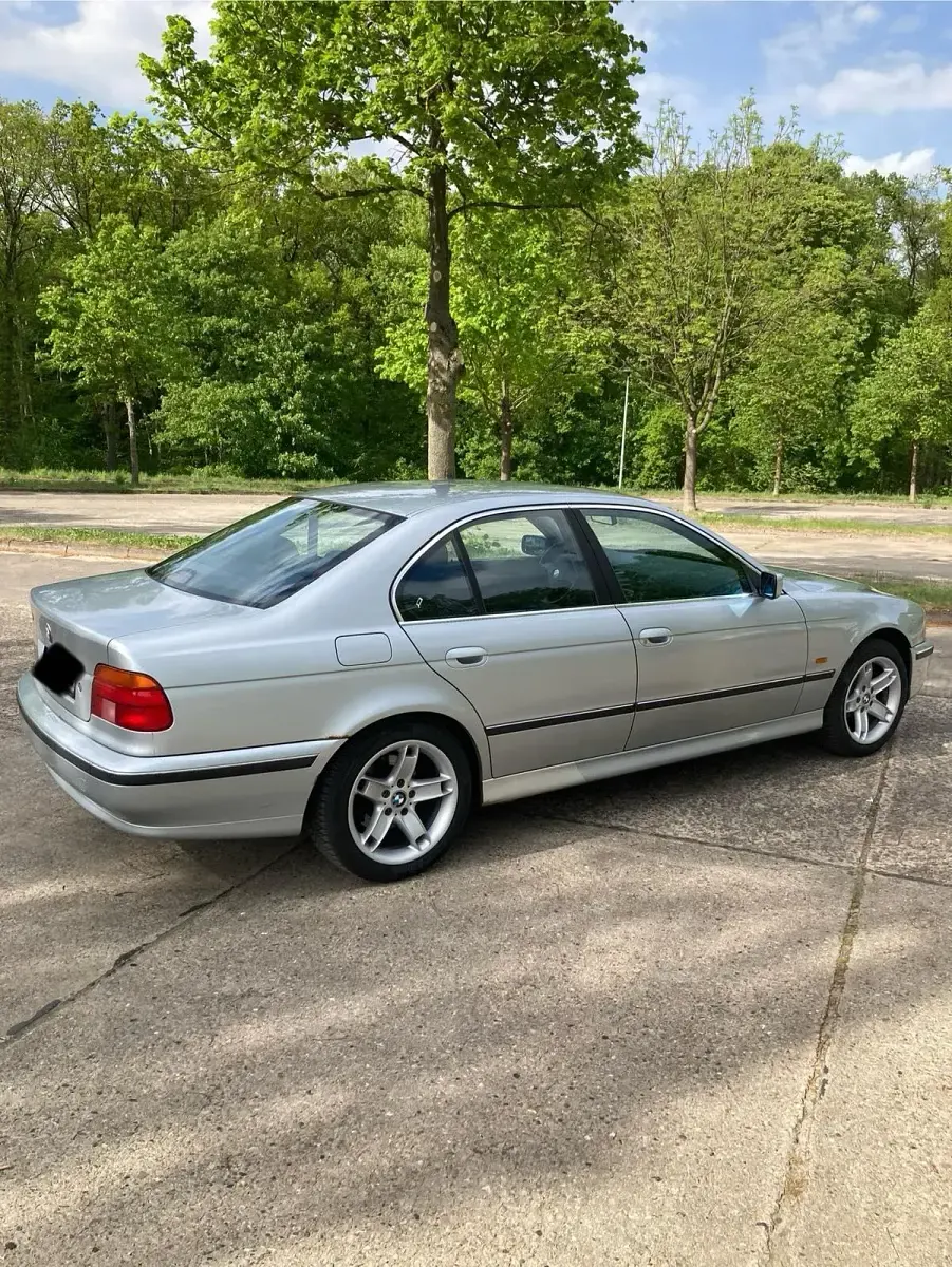 Gebraucht BMW 520 150 PS (110 kW) 1996 Silber Limousine