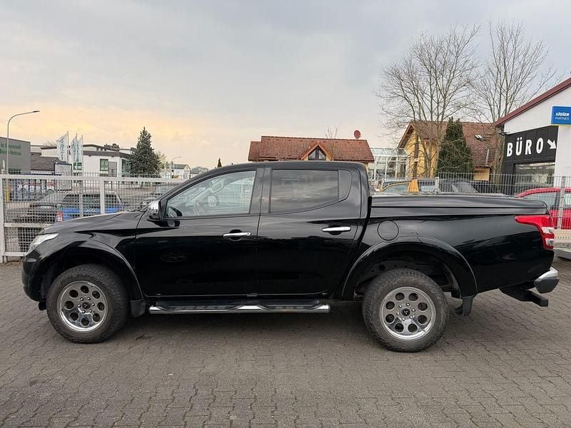 Gebraucht Mitsubishi L200 Plus 181 PS (133 kW) 2015 Schwarz Pickup