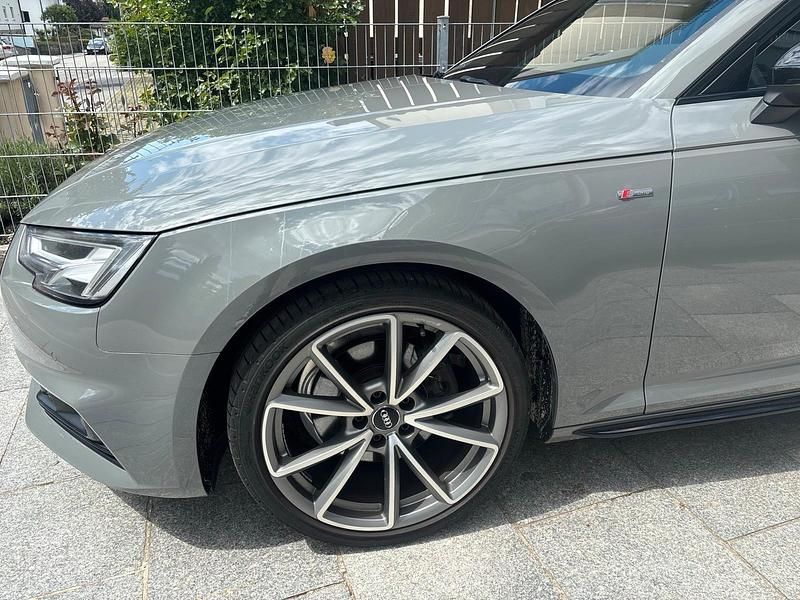 Gebraucht Audi A4 S-Line 190 PS (139 kW) 2018 Grau Kombi