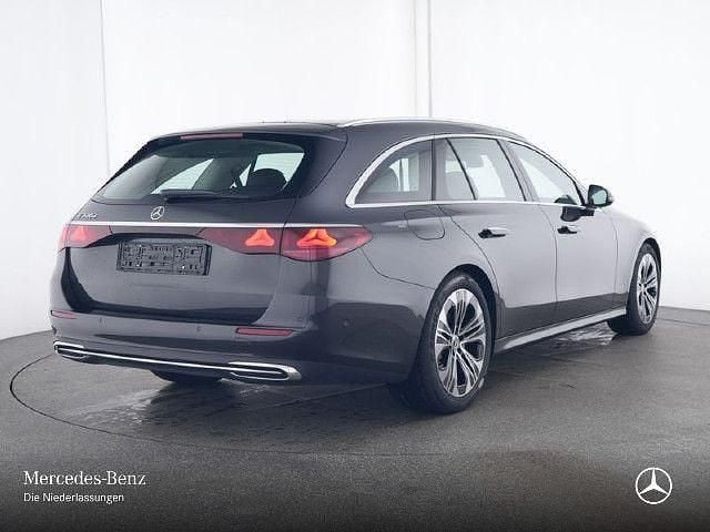 Grau Gebraucht 2024 Mercedes E220 Avantgarde Limousine | 44.990 € (Superpreis) - Bild 1/4