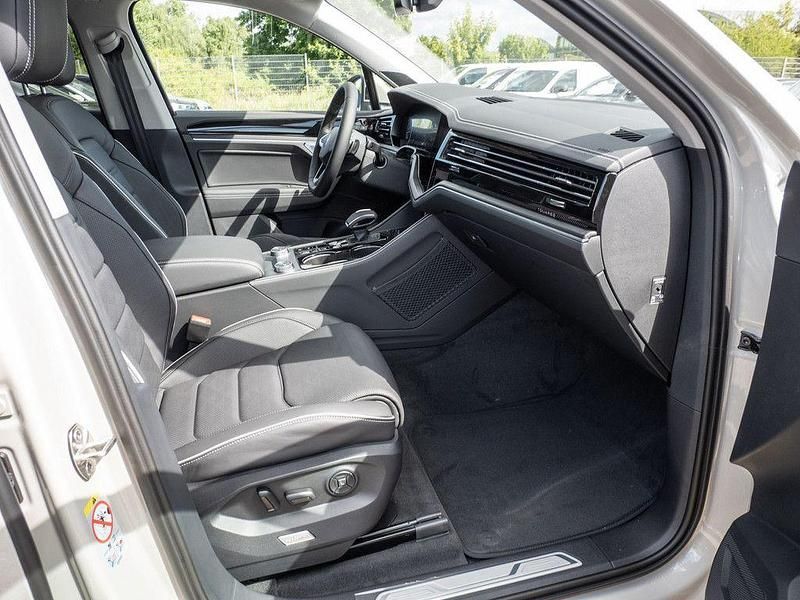 Gebraucht VW Touareg Elegance 286 PS (210 kW) 2026 Beige / sechura beige SUV