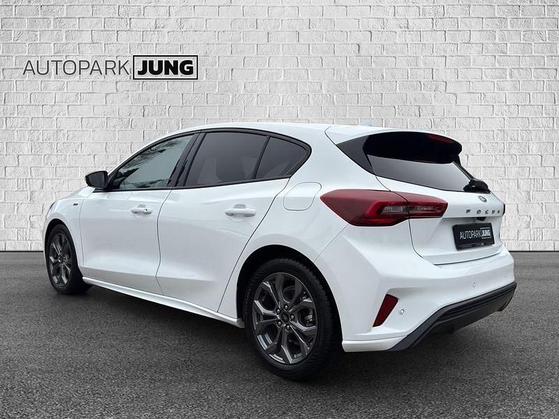 Gebraucht Ford Focus ST-Line X 155 PS (114 kW) 2024 Weiß Limousine
