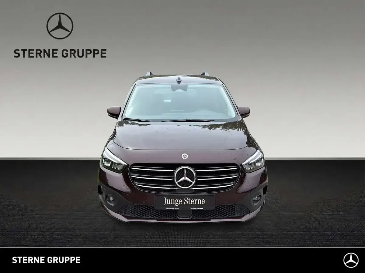 Gebraucht Mercedes T180 Progressive 116 PS (85 kW) 2024 Rot Van / Kleinbus