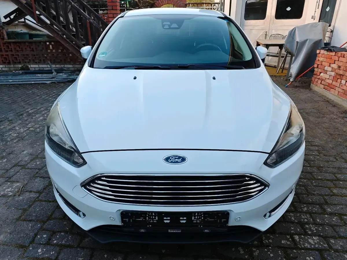 Gebraucht Ford Focus Titanium 125 PS (91 kW) 2014 Weiß Limousine