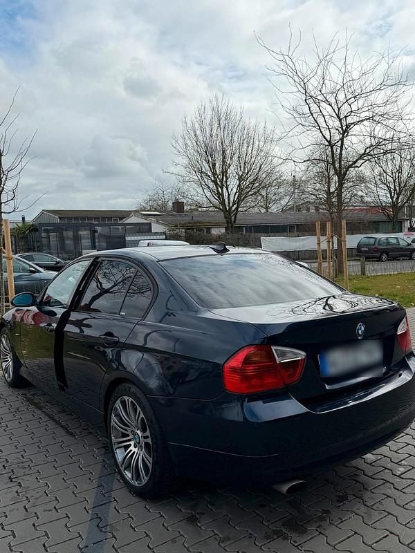 Gebraucht BMW 320 170 PS (125 kW) 2008 Blau Limousine