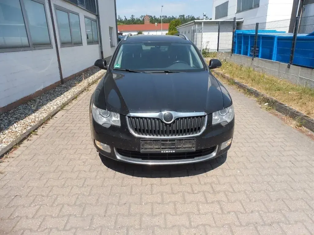 Gebraucht Skoda Superb Comfort 170 PS (125 kW) 2011 Schwarz Kombi
