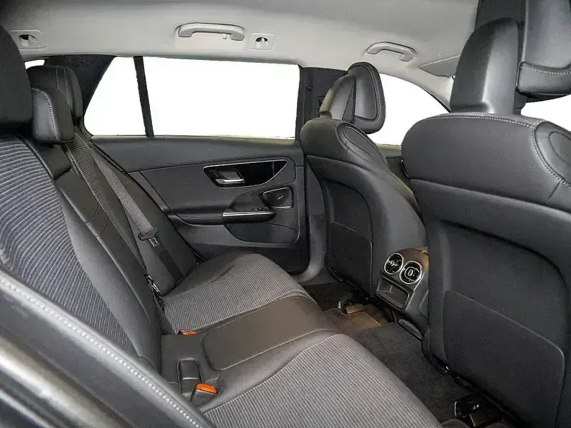Gebraucht Mercedes C300 Avantgarde 265 PS (194 kW) 2023 Grau Limousine