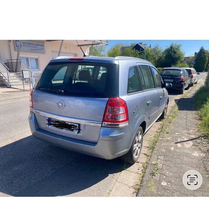 Second-hand Opel Zafira Edition 140 CP (102 kW) 2009 Gri Monovolum