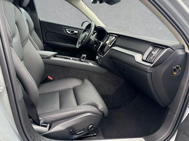 Gebraucht Volvo V60 Plus 197 PS (144 kW) 2025 Grau Kombi