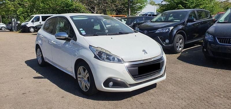 Second-hand Peugeot 208 Style 82 CP (60 kW) 2017 Alb Hatchback