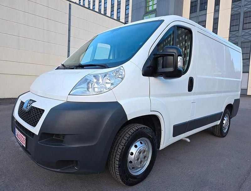 Gebraucht Peugeot Boxer 101 PS (74 kW) 2012 Weiß Van
