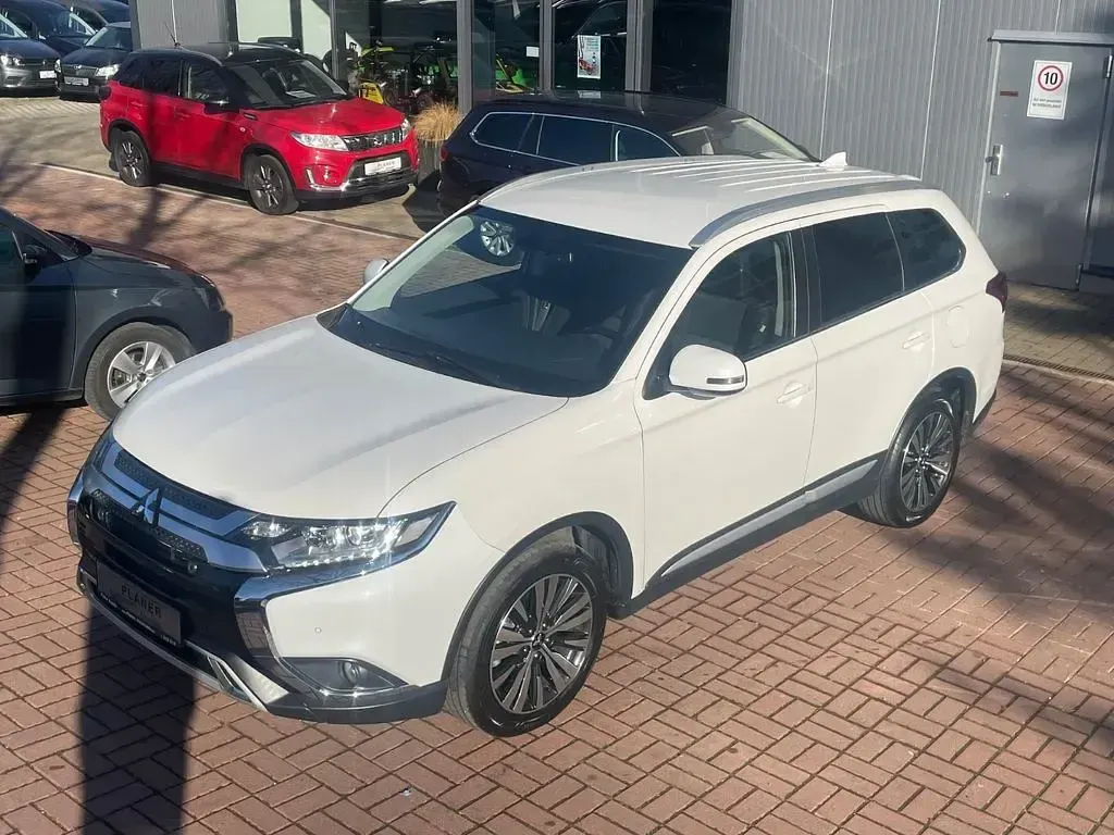 Gebraucht Mitsubishi Outlander Diamant Edition 150 PS (110 kW) 2019 Weiß SUV