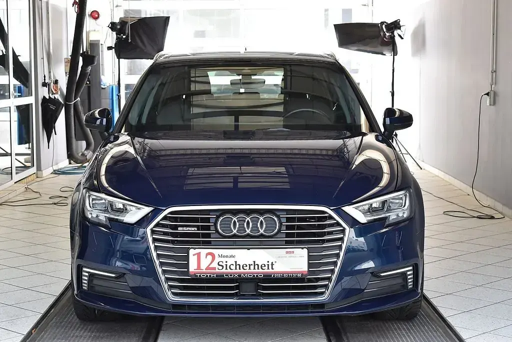 Gebraucht Audi e-tron Sport 204 PS (150 kW) 2020 Blau SUV