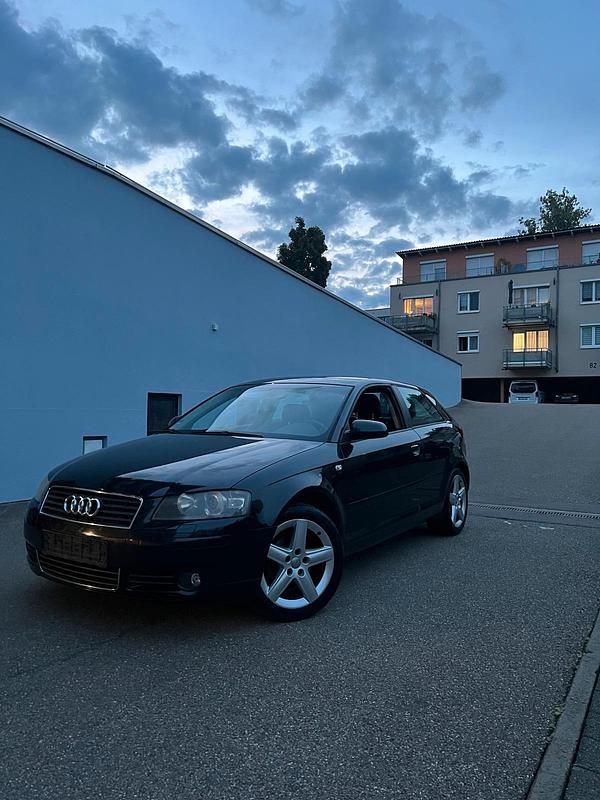 Schwarz Gebraucht 2004 Audi A3 Basis Limousine | 2.800 € (Fairer Preis) - Bild 1/4