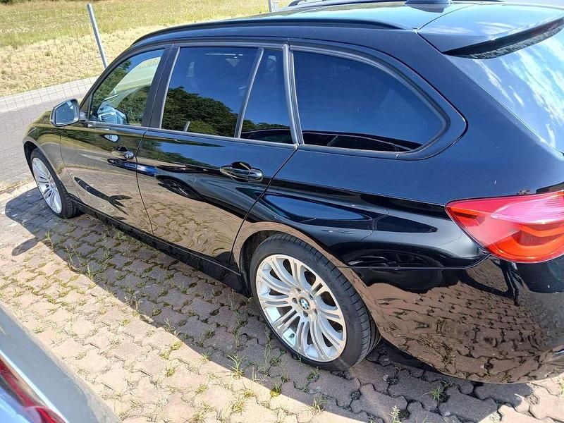 Gebraucht BMW 320 Advantage 190 PS (139 kW) 2016 Schwarz 2 Kombi