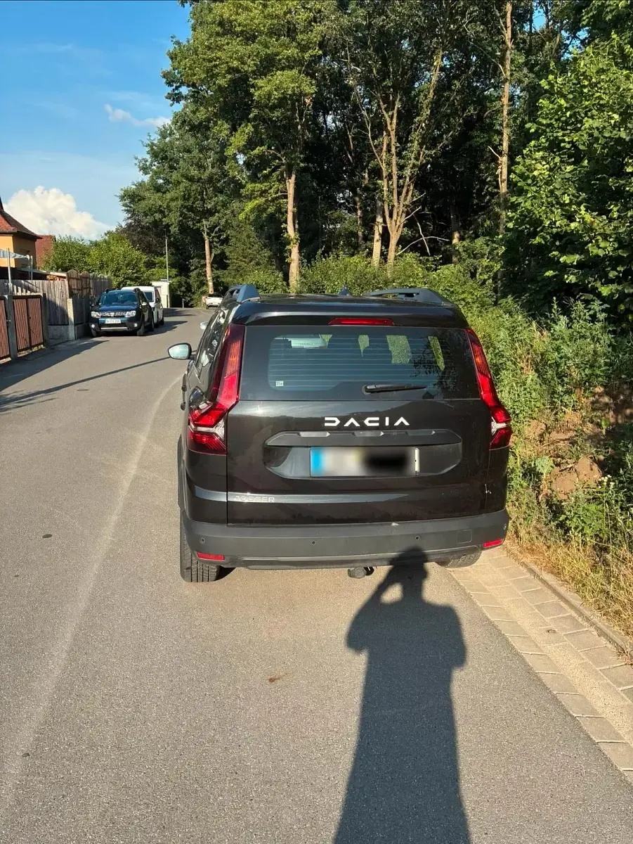 Gebraucht Dacia Jogger 101 PS (74 kW) 2024 Schwarz Van / Kleinbus