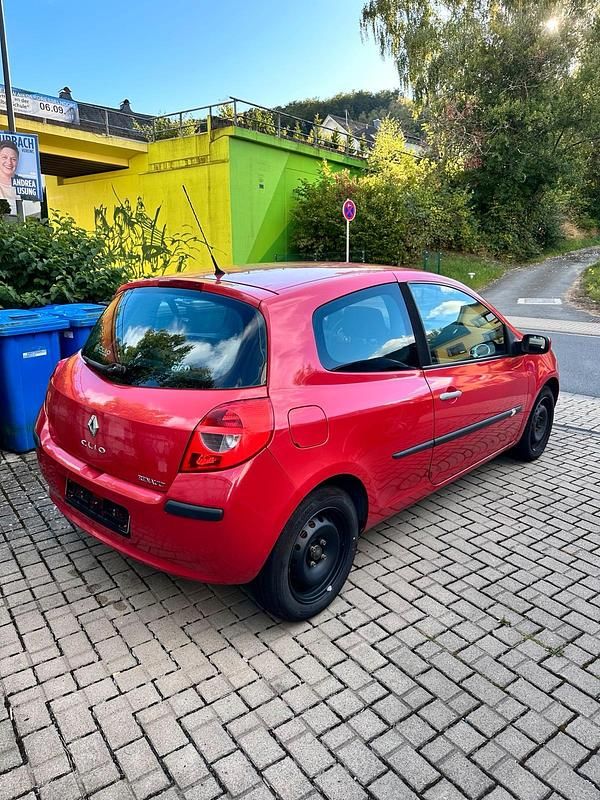 Gebraucht Renault Clio III 75 PS (55 kW) 2006 Rot Kleinwagen