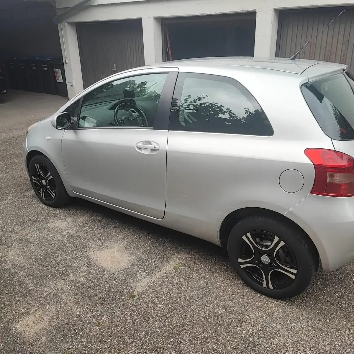 Gebraucht Toyota Yaris 64 PS (47 kW) 2005 Silber Kleinwagen
