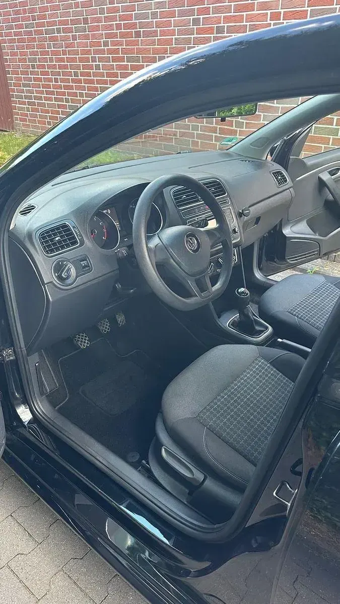 Gebraucht VW Polo 90 PS (66 kW) 2015 Schwarz Kleinwagen