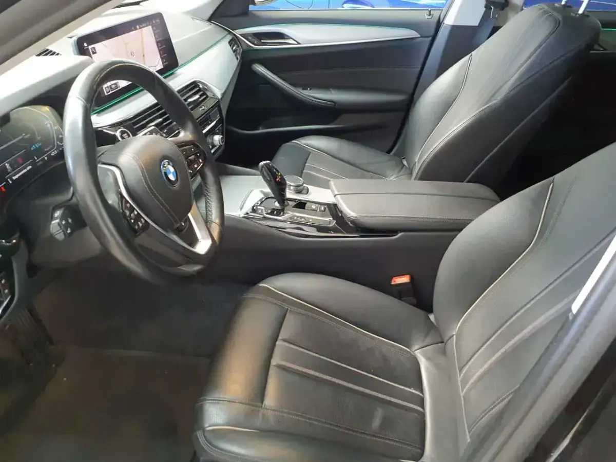 Gebraucht BMW 530e Sport Line 184 PS (135 kW) 2021 Sophistograu brillanteffekt metallic Kombi