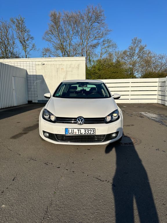 Weiß Gebraucht 2009 VW Golf VI Highline Limousine | 8.899 € (Etwas zu teuer) - Bild 1/4