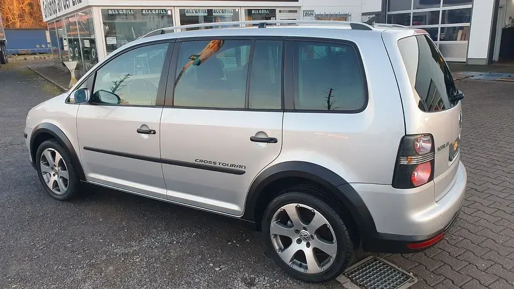 Gebraucht VW Touran Cross 170 PS (125 kW) 2007 Silber Van / Kleinbus