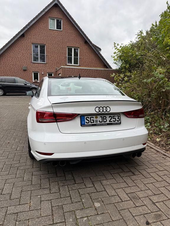 Weiß Gebraucht 2019 Audi A3 Performance Limousine | 12.999 € (Superpreis) - Bild 1/4