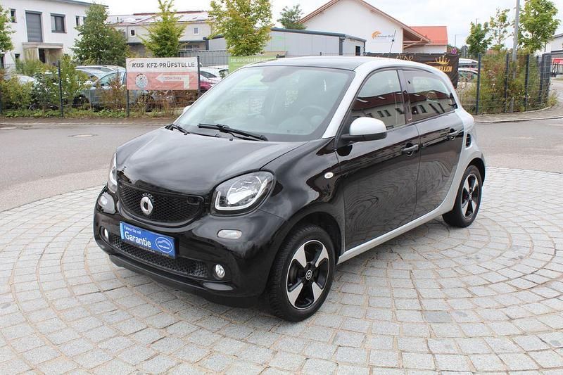 Schwarz Gebraucht 2019 Smart ForFour Basis Limousine | 10.800 € (Fairer Preis) - Bild 1/4