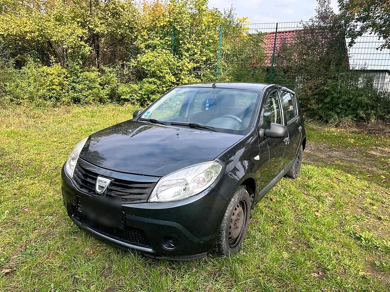 Schwarz Gebraucht 2009 Dacia Sandero Limousine | 750 € - Bild 1/4