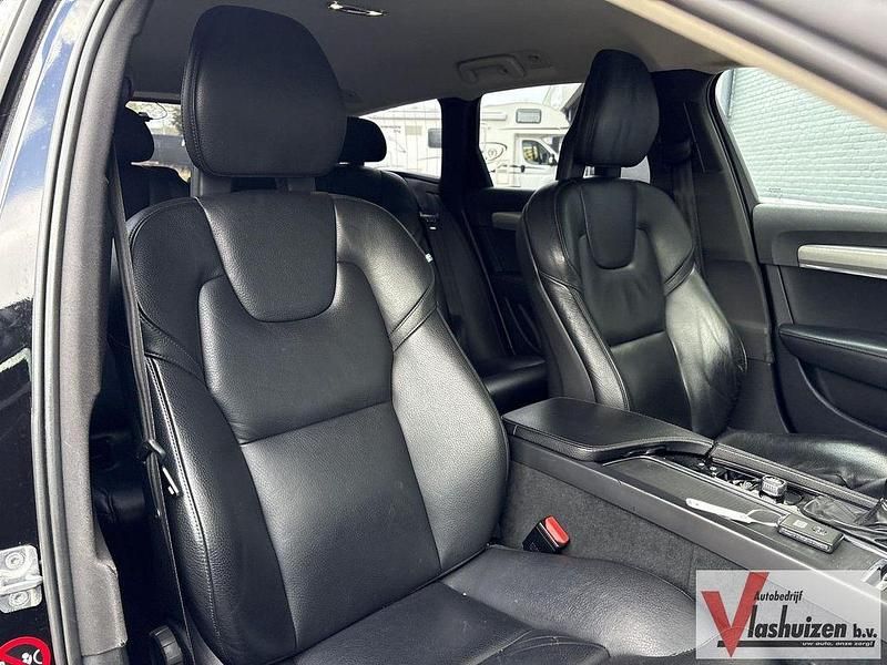 Gebraucht Volvo V90 Momentum 190 PS (139 kW) 2017 Schwarz Kombi