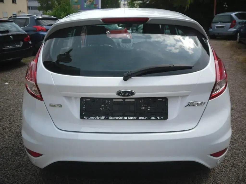 Gebraucht Ford Fiesta Celebration 101 PS (74 kW) 2017 Weiß Kleinwagen