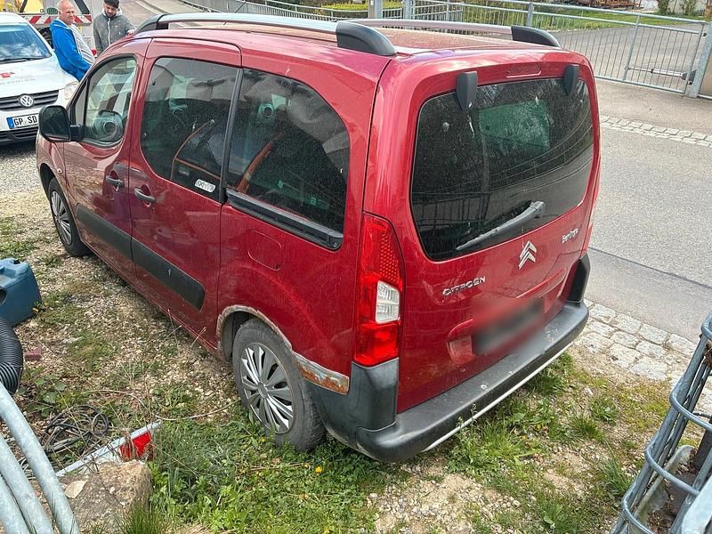 Used Citroën Berlingo 2009 Red Minivan