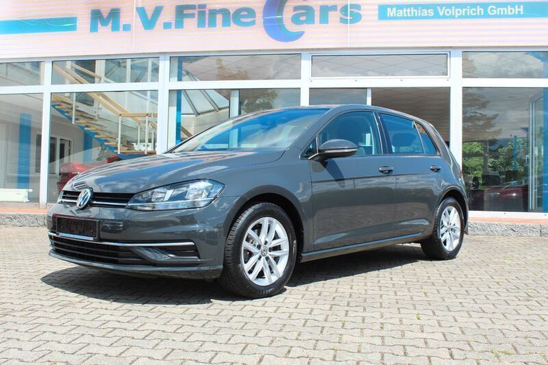 Grau Gebraucht 2018 VW Golf VII Comfortline Limousine | 15.800 € (Fairer Preis) - Bild 1/4