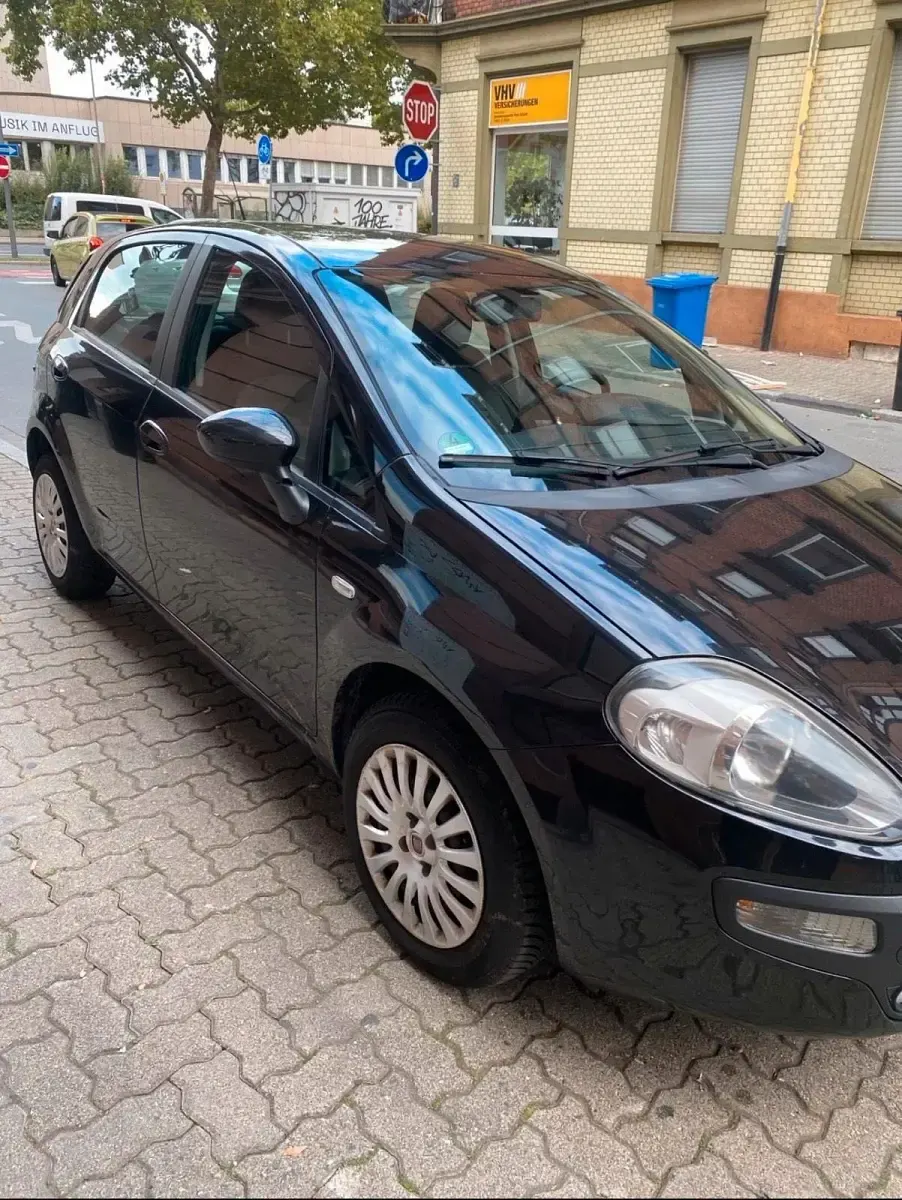 Gebraucht Fiat Grande Punto 77 PS (56 kW) 2010 Schwarz Kleinwagen