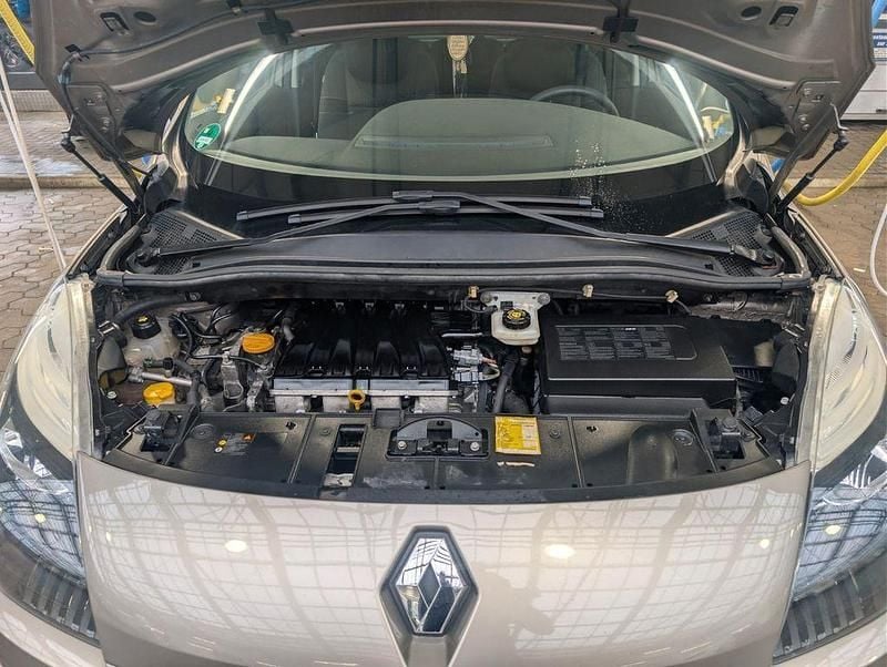 Gebraucht Renault Grand Scénic III Dynamique 140 PS (102 kW) 2010 Grau Van / Kleinbus